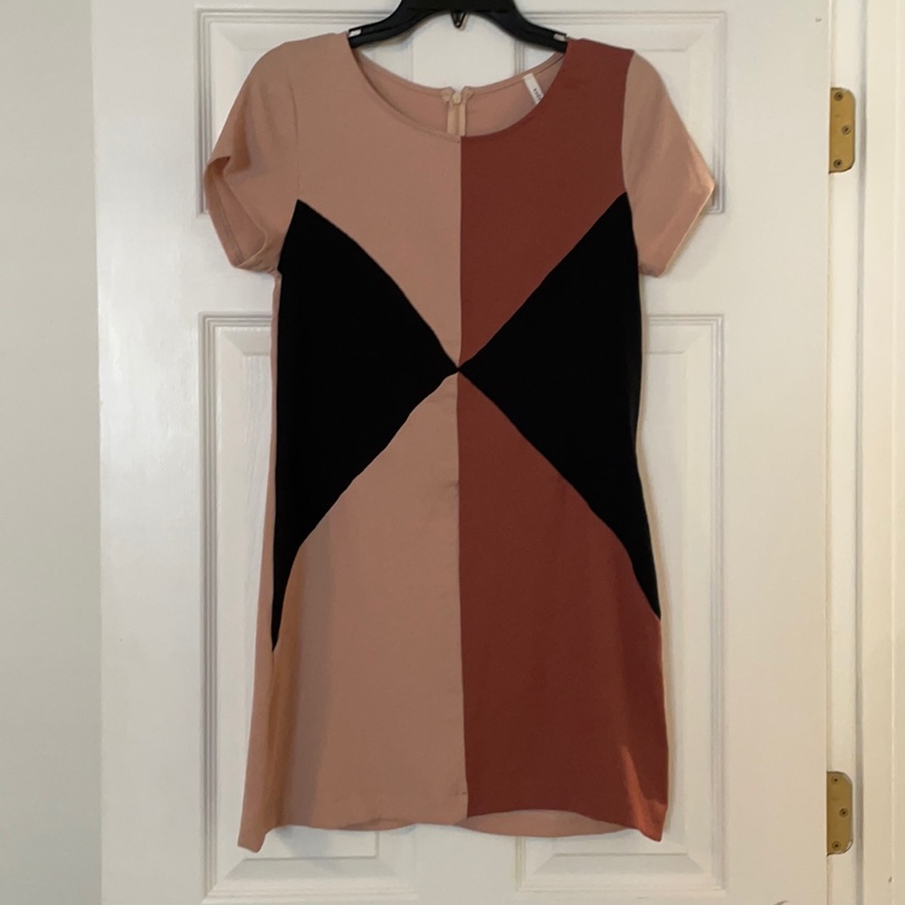 Mini neutral geometric dress